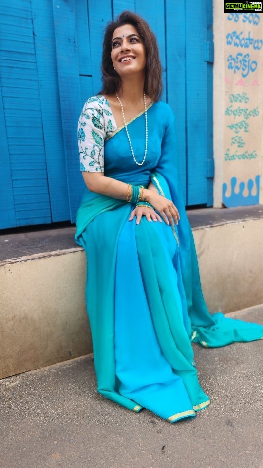 Varalaxmi Sarathkumar Instagram - 🧿 Feeling Blue Never Felt So Good 🧿 #weekend 💙 Have a great weekend 💙 #blue #saree #desi #love #laughter #lovemyjob #loveyourself #friday #fridayvibes #weekendvibes #trending #lovethissong #instagram #instareels #reels Hyderabad