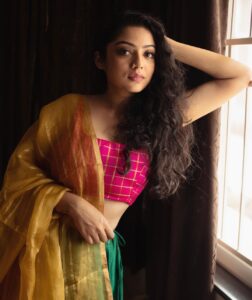 Varsha Bollamma Instagram - Pink and green - don’t be mean 🤓
Green and yellow - hello hello 🤓👋🏻
.

.Photography @theportraitstudio_tps ✨

Styling : @tejukranthi ♥️

MUA: @makeoversbynaina ♥️

Styling assistant : @khushi_jagadisha ♥️