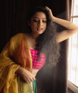 Varsha Bollamma Instagram - Pink and green - don’t be mean 🤓
Green and yellow - hello hello 🤓👋🏻
.

.Photography @theportraitstudio_tps ✨

Styling : @tejukranthi ♥️

MUA: @makeoversbynaina ♥️

Styling assistant : @khushi_jagadisha ♥️