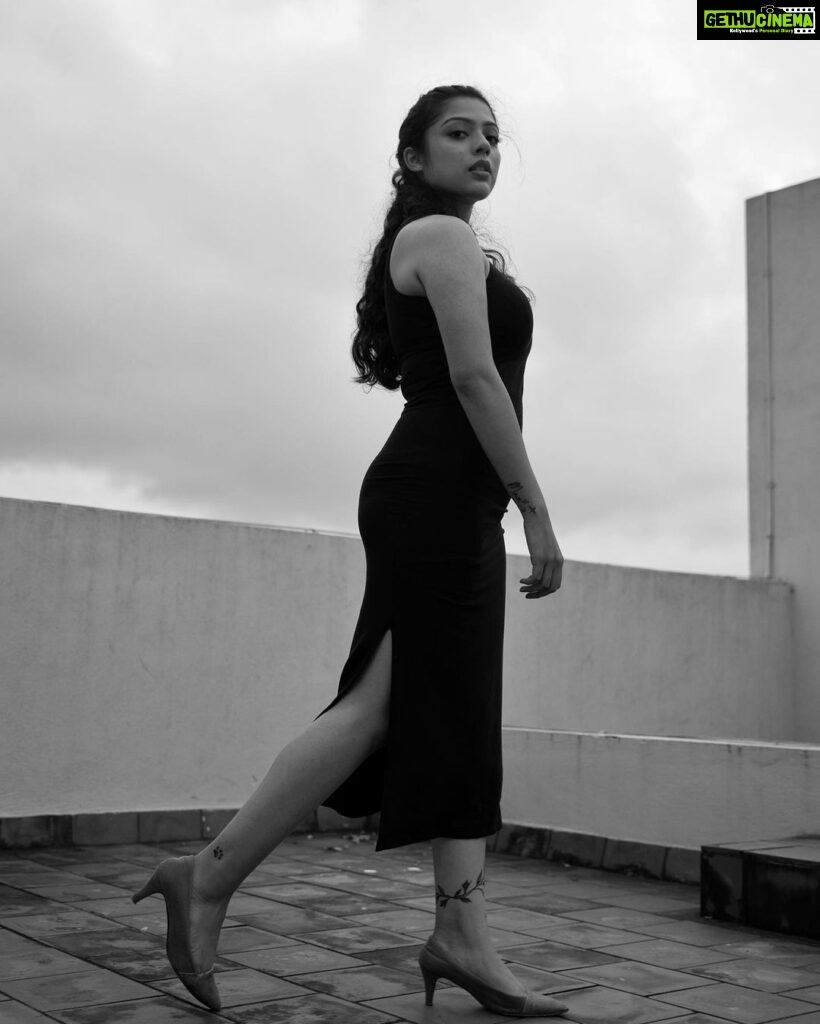 Varsha Bollamma Instagram - Hips don’t lie 🤓 . Photography @theportraitstudio_tps ✨ Styling : @tejukranthi ♥️ MUA: @makeoversbynaina ♥️ Styling assistant : @khushi_jagadisha ♥️