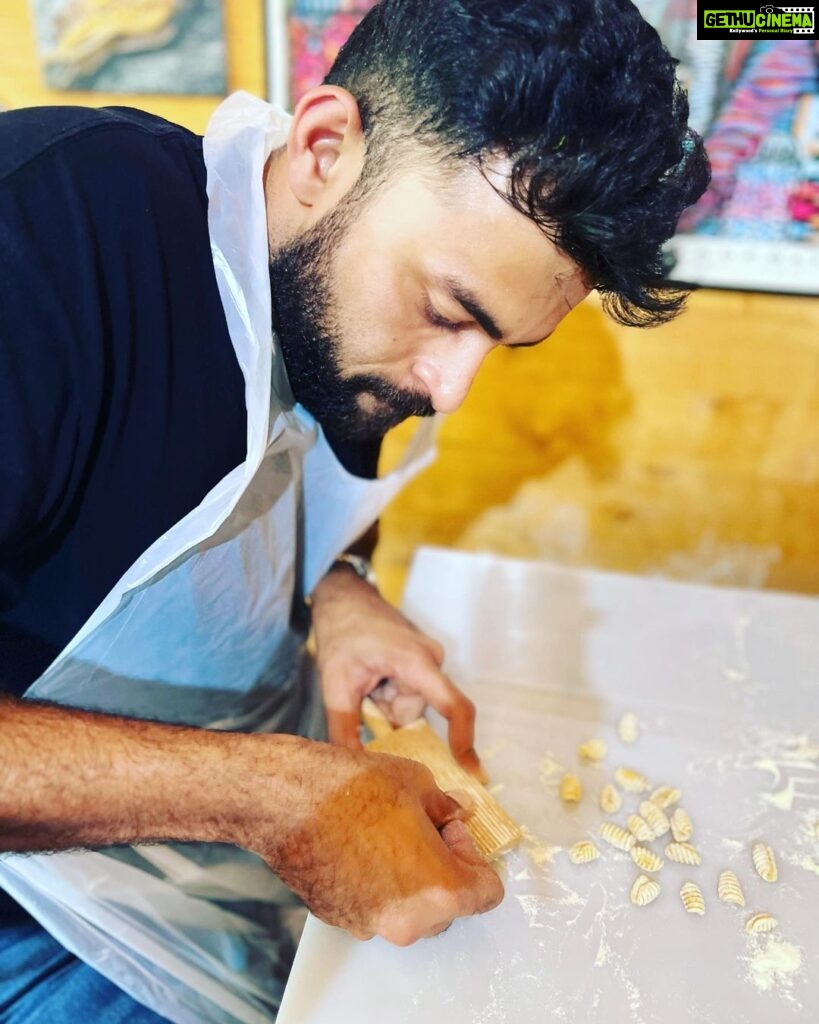 Varun Tej Instagram - Made pizza & pasta from scratch! Best that I’ve ever had 😉 Officially a pizzaiolo 🤌🏽 🇮🇹 👨🏽‍🍳 #cookingclass #italy Rome, Italy