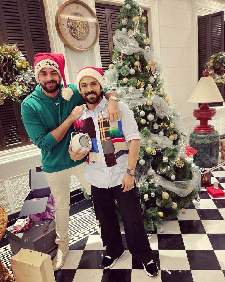 Varun Tej Instagram - MR. Claus with MR. C @alwaysramcharan 🎅🏽