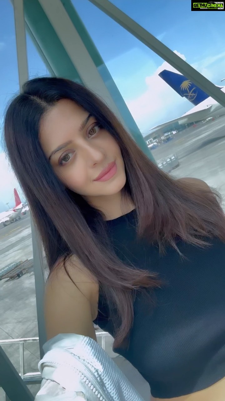 Vedhika Instagram - #NewBeginnings 🎬📽️ #Hyderabad #Workmode #Travel