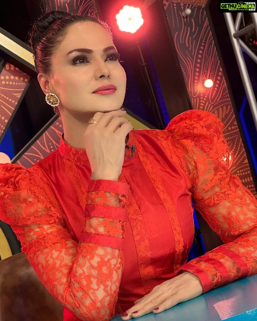 Veena Malik Instagram - #veenamalik #mastiyan #onset #♥