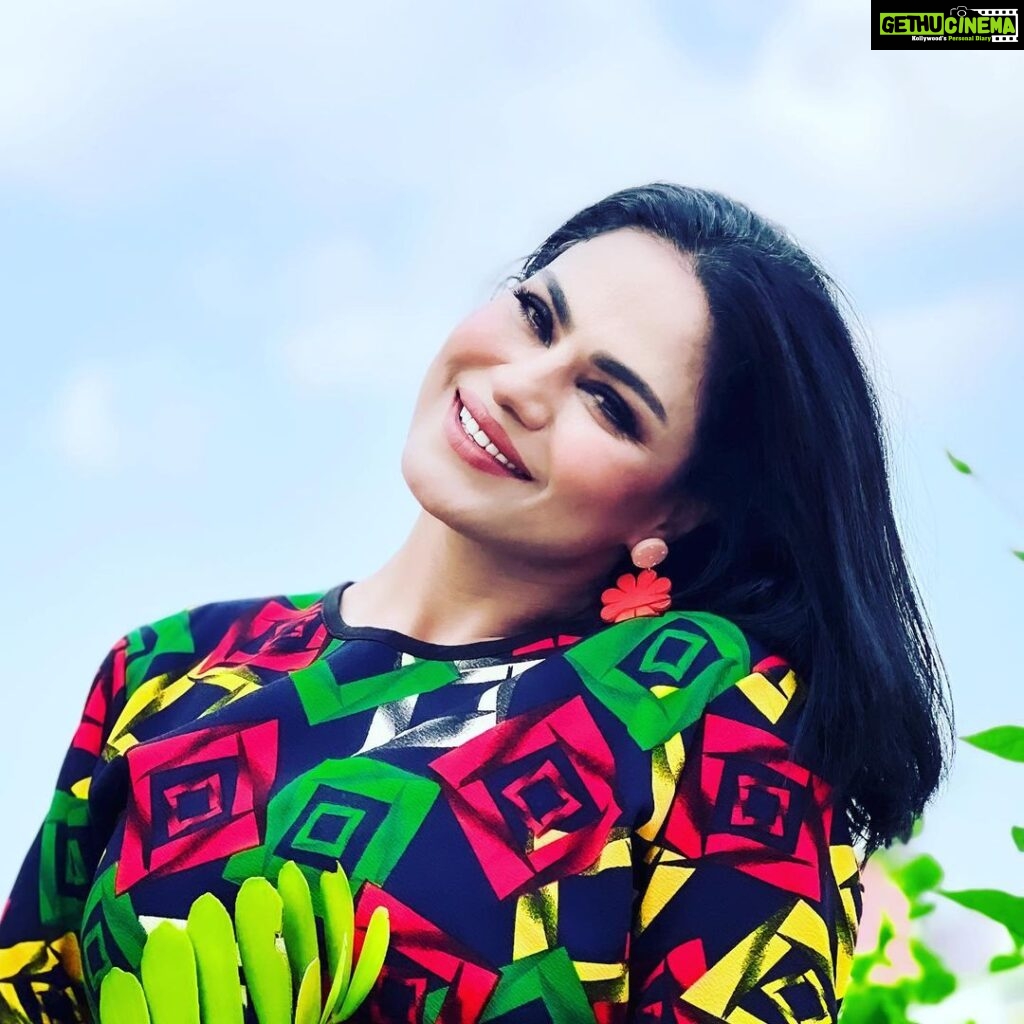 Veena Malik Instagram - #🌿🌸 @moonkhatri3 @vicky_queen_offi_