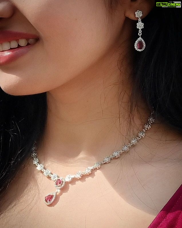 Venba Instagram - Love❤this jewelry from @ks_jewels_wholesale Do check it out👆 guys #fashion #instalike #beautiful #jewelry #bhfyp #followforfollowback #likesforlike #art #photooftheday #followme #smile #happy #instagram #nature #style #life #myself #likeforfollow