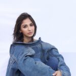 Vidhi Pandya Instagram - Are you making choices from a place of fear? Or a place of courage? ⛈️🧿 #beuniquelyyou #love
