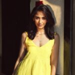 Vidhi Pandya Instagram - Summer somewhere..🌦️🌻 💄- @makeupbynidhhikaushal #beuniquelyyou #love