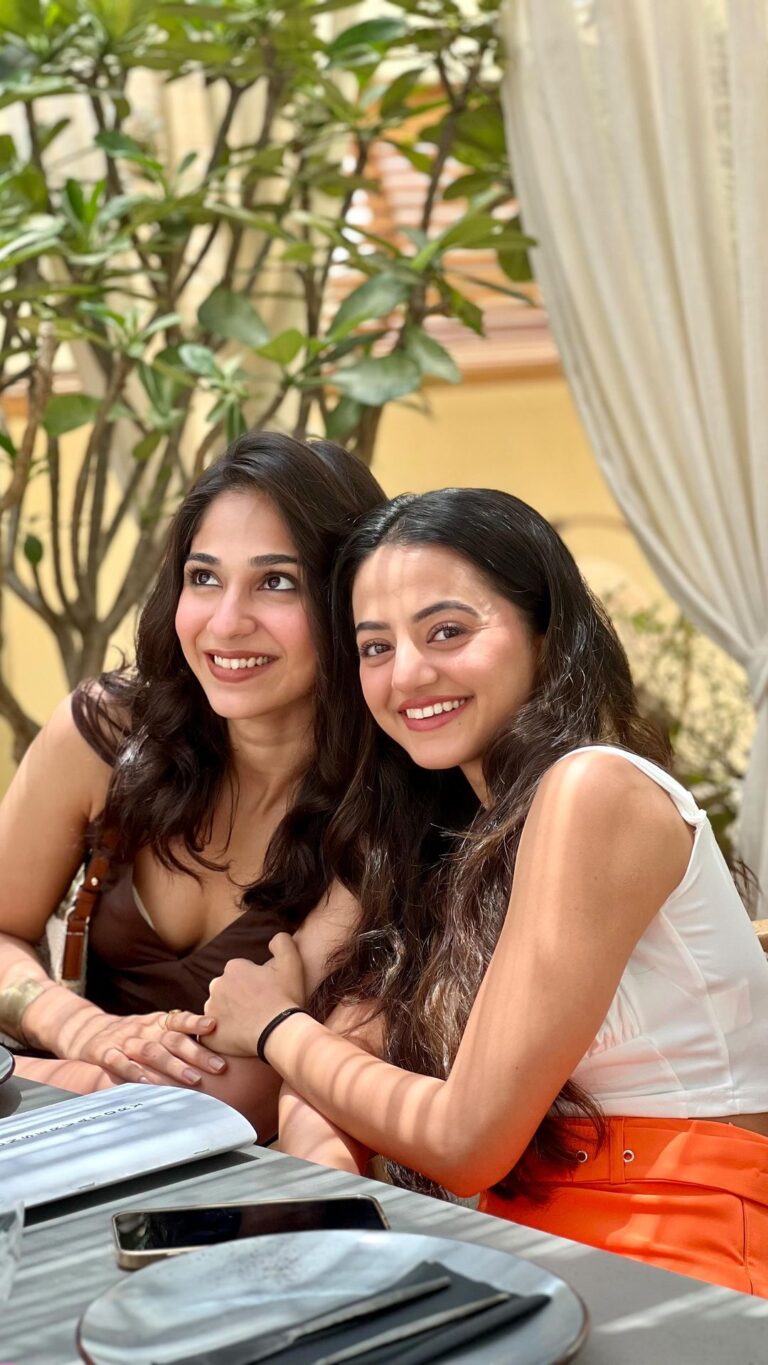 Vidhi Pandya Instagram - Here’s to thriving and growing in every aspect of your life ✨ Happy Birthday 🤍🧿 @vidhiipandya