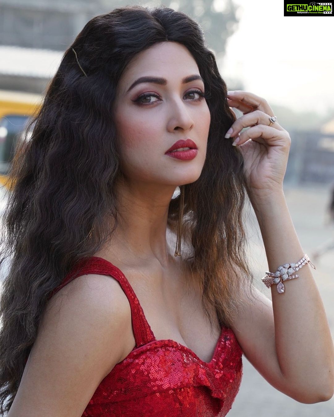 Vidisha Instagram - Hello Love ❤️ . . . #valentines #love #red #vidisha #vidishasrivastava #beauty #valentineday