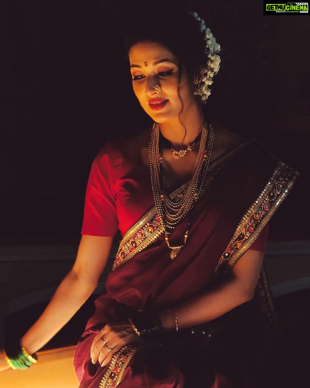 Vidisha Instagram - I’m a woman and that’s my super power !! 📸- @raajjchatterjii . . #woman #strength #traditional #vidisha #vidishasrivastava