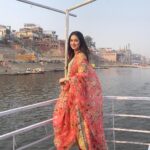 Vidisha Instagram – Let me show you a glimpse of a place where you’ll always manage to find serenity in the middle of chaos. ‘The ghats of Ganges ’ in the oldest living city, my city ‘Varanasi’ (Benaras).
.
.
#ganges #auspicious #varanasigirl #vidisha #ghatsofvaranasi #ghats #travel #serene #vidishasrivastava Varanasi, Uttar Pradesh, India
