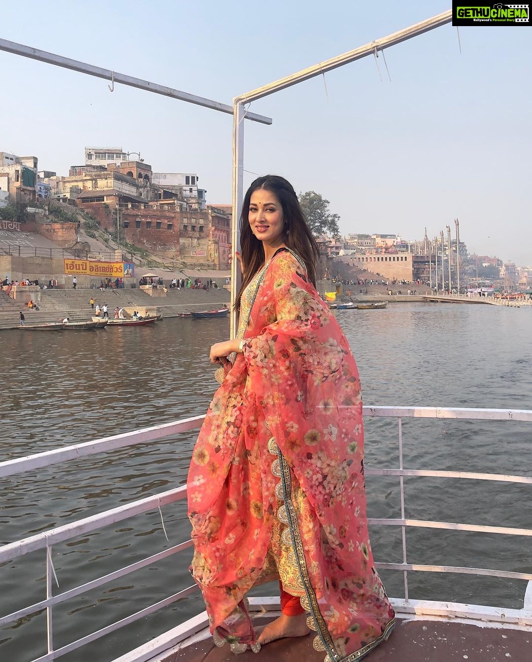 Vidisha - 13.7K Likes - Let me show you a glimpse of a place where you’ll always manage to find serenity in the middle of chaos. ‘The ghats of Ganges ’ in the oldest living city, my city ‘Varanasi’ (Benaras).
.
.
#ganges #auspicious #varanasigirl #vidisha #ghatsofvaranasi #ghats #travel #serene #vidishasrivastava