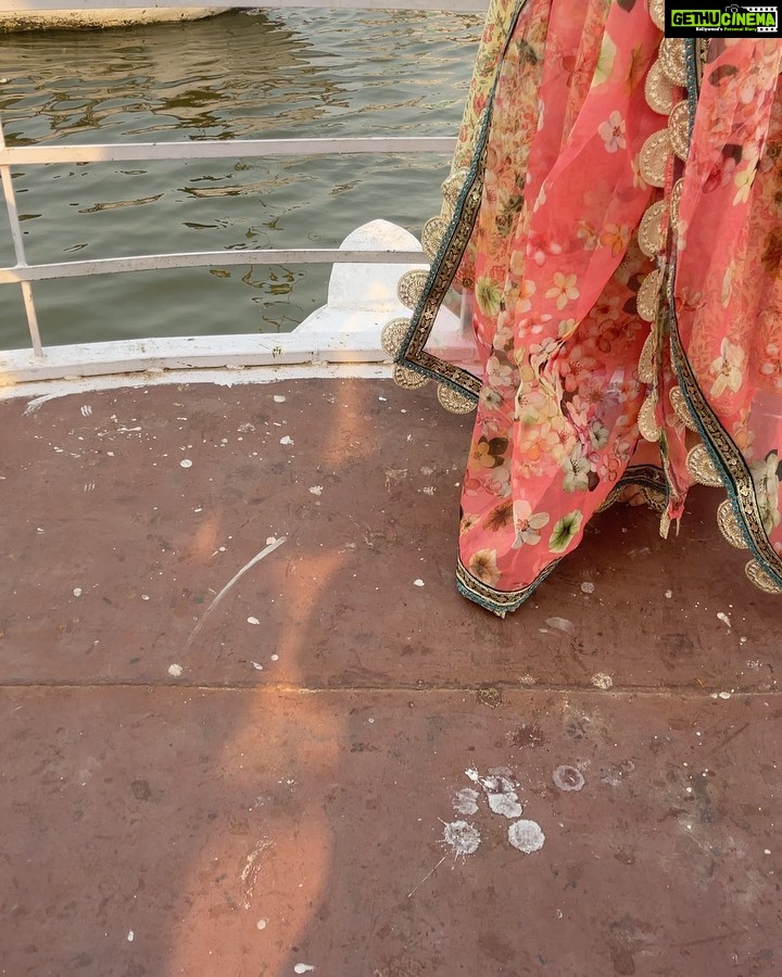 Vidisha - 13.7K Likes - Let me show you a glimpse of a place where you’ll always manage to find serenity in the middle of chaos. ‘The ghats of Ganges ’ in the oldest living city, my city ‘Varanasi’ (Benaras).
.
.
#ganges #auspicious #varanasigirl #vidisha #ghatsofvaranasi #ghats #travel #serene #vidishasrivastava