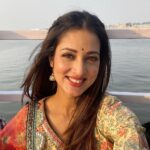 Vidisha Instagram – Let me show you a glimpse of a place where you’ll always manage to find serenity in the middle of chaos. ‘The ghats of Ganges ’ in the oldest living city, my city ‘Varanasi’ (Benaras).
.
.
#ganges #auspicious #varanasigirl #vidisha #ghatsofvaranasi #ghats #travel #serene #vidishasrivastava Varanasi, Uttar Pradesh, India