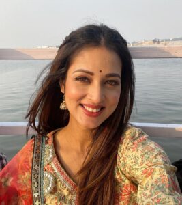 Vidisha Instagram - Let me show you a glimpse of a place where you’ll always manage to find serenity in the middle of chaos. ‘The ghats of Ganges ’ in the oldest living city, my city ‘Varanasi’ (Benaras).
.
.
#ganges #auspicious #varanasigirl #vidisha #ghatsofvaranasi #ghats #travel #serene #vidishasrivastava