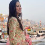 Vidisha Instagram – Let me show you a glimpse of a place where you’ll always manage to find serenity in the middle of chaos. ‘The ghats of Ganges ’ in the oldest living city, my city ‘Varanasi’ (Benaras).
.
.
#ganges #auspicious #varanasigirl #vidisha #ghatsofvaranasi #ghats #travel #serene #vidishasrivastava Varanasi, Uttar Pradesh, India