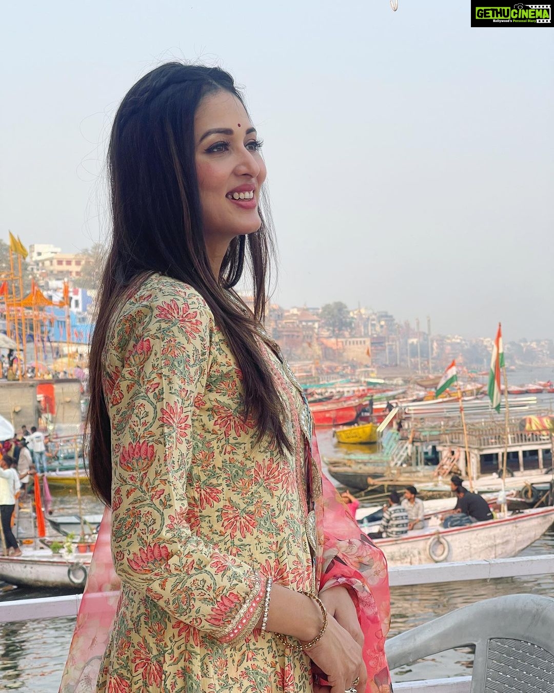 Vidisha - 13.7K Likes - Let me show you a glimpse of a place where you’ll always manage to find serenity in the middle of chaos. ‘The ghats of Ganges ’ in the oldest living city, my city ‘Varanasi’ (Benaras).
.
.
#ganges #auspicious #varanasigirl #vidisha #ghatsofvaranasi #ghats #travel #serene #vidishasrivastava