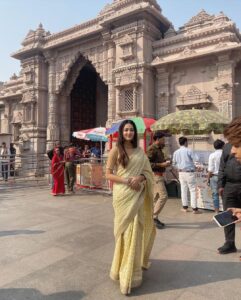 Vidisha Instagram - Maha Shivratri k pavitra avsar pe Kashi Vishwanath ka darshan 🙏 #harharmahadev #mahashivratri #bumbumbhole #jaibholenath