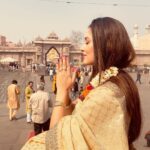 Vidisha Instagram – Maha Shivratri k pavitra avsar pe Kashi Vishwanath ka darshan ЁЯЩП #harharmahadev #mahashivratri #bumbumbhole #jaibholenath рд╢реНрд░реА рдХрд╛рд╢реАрд╡рд┐рд╢реНрд╡рдирд╛рде рдЬреНрдпреЛрд░реНрддрд┐рд▓рд┐рдВрдЧ рдордВрджрд┐рд░ – Shri Kashi Vishwanath Jyotirlinga
