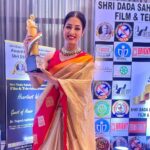 Vidisha Instagram - Humbly honoured and grateful for receiving this #dadasahabphalkeawards 🙏 . . . #blessed #grateful #believer #universe #award #vidisha #vidishasrivastava #anitabhabhi #bgph