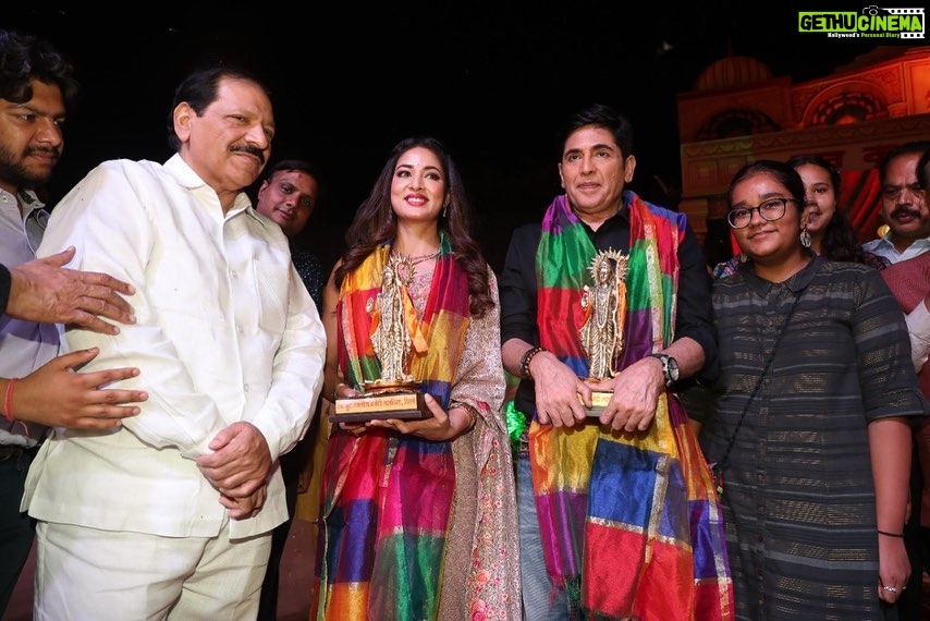 Vidisha Instagram - Thank you Delhi for this heart melting welcome ❤️ It was a beautiful experience to be present at #luvkushramleela . #blessed #delhi #ramleela #vidisha #aasifsheikh #navratri #anitabhabhi #bhabhijigharparhai