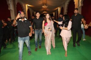 Vidisha Instagram - Thank you Delhi for this heart melting welcome ❤️ It was a beautiful experience to be present at #luvkushramleela . 

#blessed #delhi #ramleela #vidisha #aasifsheikh #navratri #anitabhabhi #bhabhijigharparhai