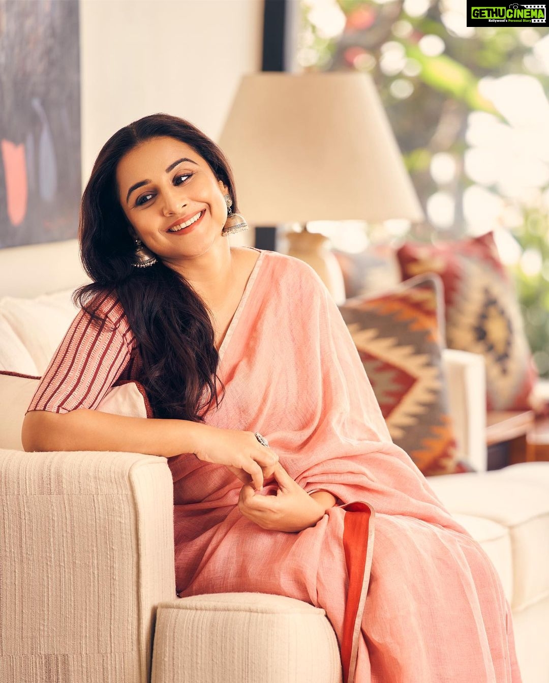 Vidya Balan - 270.4K Likes - When the test shots land up being the final shots 📸
Saree - @anavila_m
Hair - @bhosleshalaka
Makeup - @harshjariwala158
Styling - @who_wore_what_when
Photography- @rohnpingalay