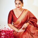 Vidya Balan Instagram – Happy Gudipadwa ❣️

Saree: @silkmarkindia