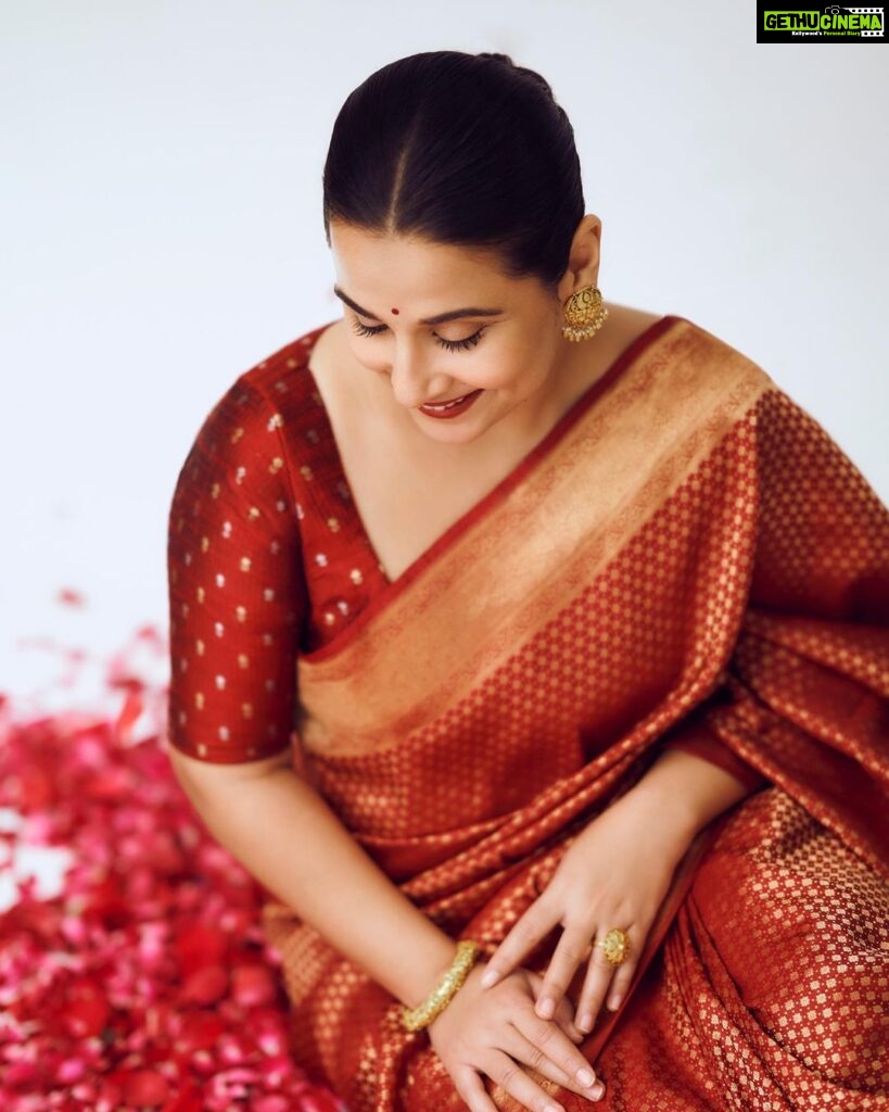 Vidya Balan Instagram - Happy Gudipadwa ❣ Saree: @silkmarkindia