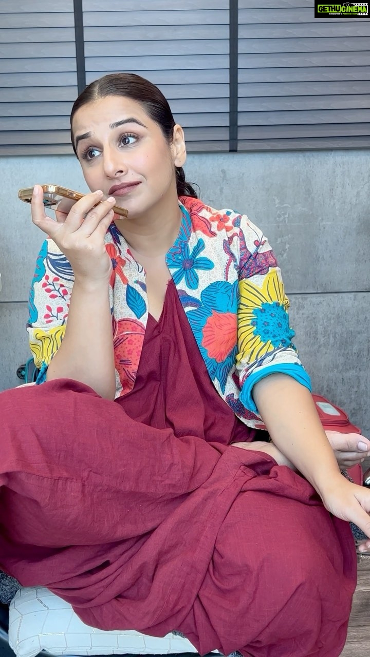 Vidya Balan Instagram - On certain days when my manager calls me,this is what I do 🤣!