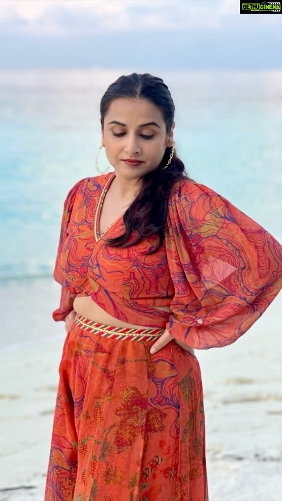 Vidya Balan Instagram - 💃🏻🏝️❣️