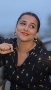 Vidya Balan Instagram - Suno suno…

Outfit: @baisegaba