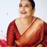 Vidya Balan Instagram – Happy Gudipadwa ❣️

Saree: @silkmarkindia