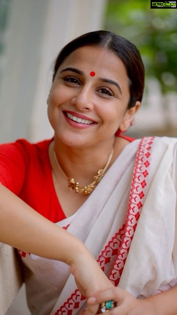Vidya Balan Instagram - 🌺❣️