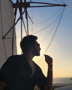 Aadhi Pinisetty Instagram - Me-konos times 🖤