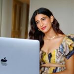 Aahana Kumra Instagram - When zoom calls 🤙🤙 You answer! 👩‍💻👩‍💻 #throwbackthursday . . . . #throwback #thursday #zoomcall #aahanakumra Mumbai - मुंबई