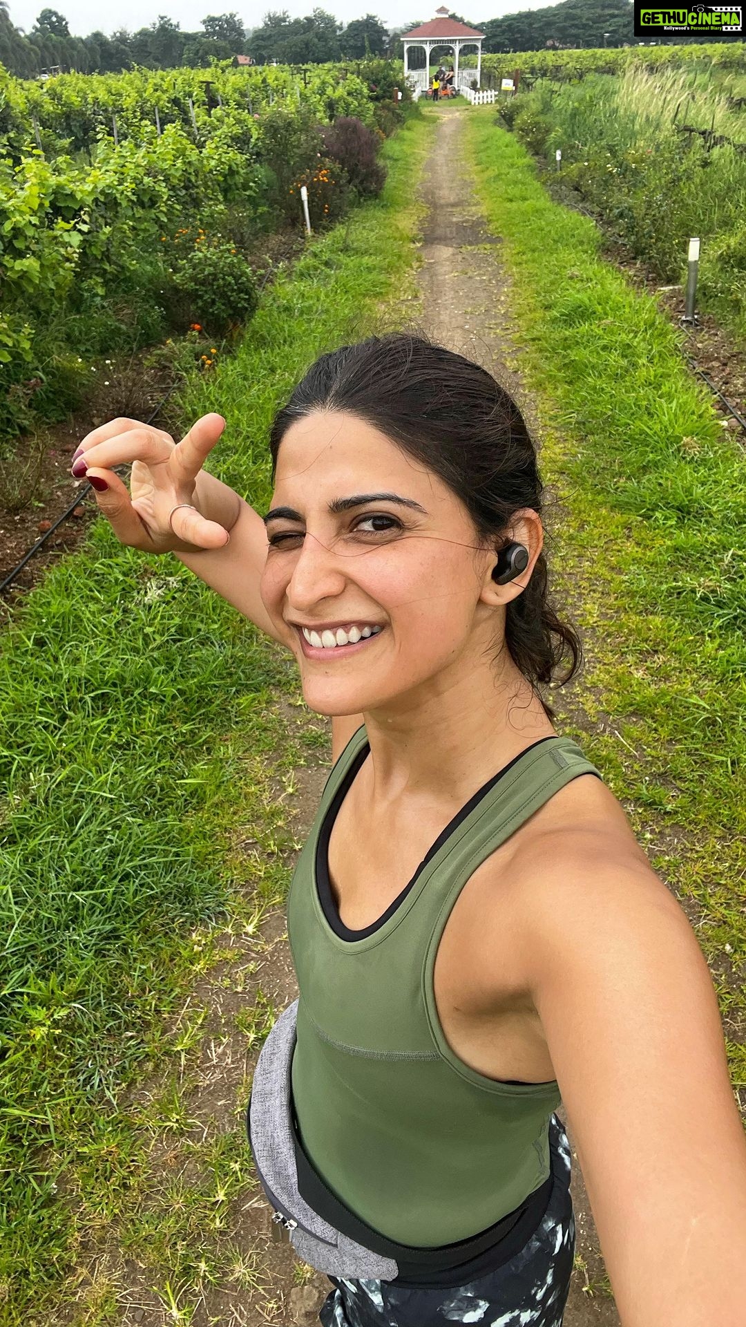 Aahana Kumra Instagram - Monsoons in Maharashtra hit differently!!โ๏ธ๐๐ฆ๏ธ๐ธ๐โโ๏ธโ๏ธ This morning I was accompanied by a cute doggie ๐ถ who ran almost 1 km with me!! ๐พ๐ฟ How wonderful is nature if you allow it to walk with you and donโt mess with it! During my runs I see beautiful birds, trees, animals and sometimes people too who wave out at me and give their blessings! India is truly incredible in many many ways and Iโm so proud to be an indian! ๐ฎ๐ณ๐ฆ๏ธ๐โโ๏ธ๐โ๏ธโ๏ธ #magicalmonsoon #incredibleindia . . . . #maharashtra #monsoon #monsoonrun #wednesday #wednesdaywisdom #wellness #monringrun #morning #morningroutine #wednesdays #aahanakumra Nashik