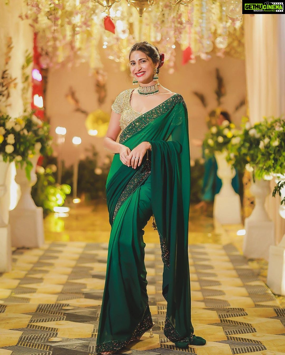 Aahana Kumra Instagram - Joote do paise lo πππ Simple math hai ππΌ= πΈπ° #mondaymood . . . . #monday #mondaymotivation #monday #girlfriends #weddingseason #weddingphotography #weddingportraits #saree #sareelove #sareenotsorry #sareelover Rudrapur, Uttarakhand