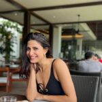 Aahana Kumra Instagram - Weekends are for a swim and binge 👙🥖🥐💕☔️🌞🥢🍛 #weekendbinge . . . . #saturdate #saturday #saturdaynight #saturdaze #aahanakumra #thailand #khaolak JW Marriott Khao Lak Resort & Spa
