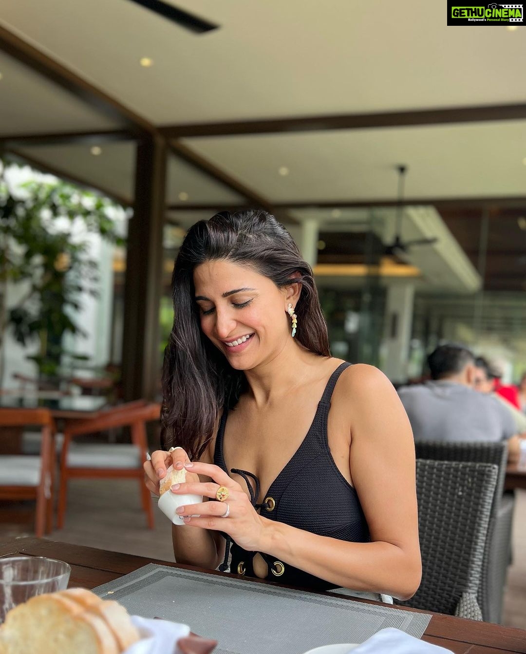 Aahana Kumra Instagram - Weekends are for a swim and binge 👙🥖🥐💕☔️🌞🥢🍛 #weekendbinge . . . . #saturdate #saturday #saturdaynight #saturdaze #aahanakumra #thailand #khaolak JW Marriott Khao Lak Resort & Spa
