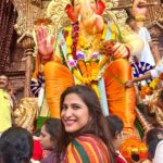 Aahana Kumra Instagram - Mandali aabhaari aahe🌺🙏🫶☀️🌿 Lalbaugcha Ganpati darshan 🌺🙏☀️ #ganpatibappamorya . . . . #ganpati #ganpatibappa #ganpatifestival #ganeshchaturthi #ganesha #ganesh #lalbaughcharaja #lalbaug #aahanakumra Lalbaugcha Raja Sarvajanik Ganeshotsav Mandal