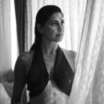 Aahana Kumra Instagram - Lust stories : The Female gaze 🖤🐈‍⬛ #monsoonmood . . . . #monsoon #luststories #femalegaze #wednesday #aahanakumra #portrait #monochromatic #monochrome #portrait Mumbai - मुंबई