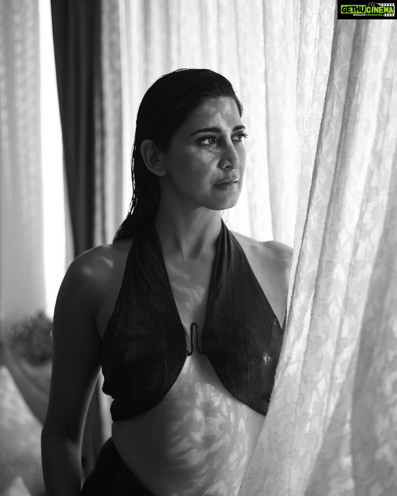 Aahana Kumra Instagram - Lust stories : The Female gaze 🖤🐈‍⬛ #monsoonmood . . . . #monsoon #luststories #femalegaze #wednesday #aahanakumra #portrait #monochromatic #monochrome #portrait Mumbai - मुंबई