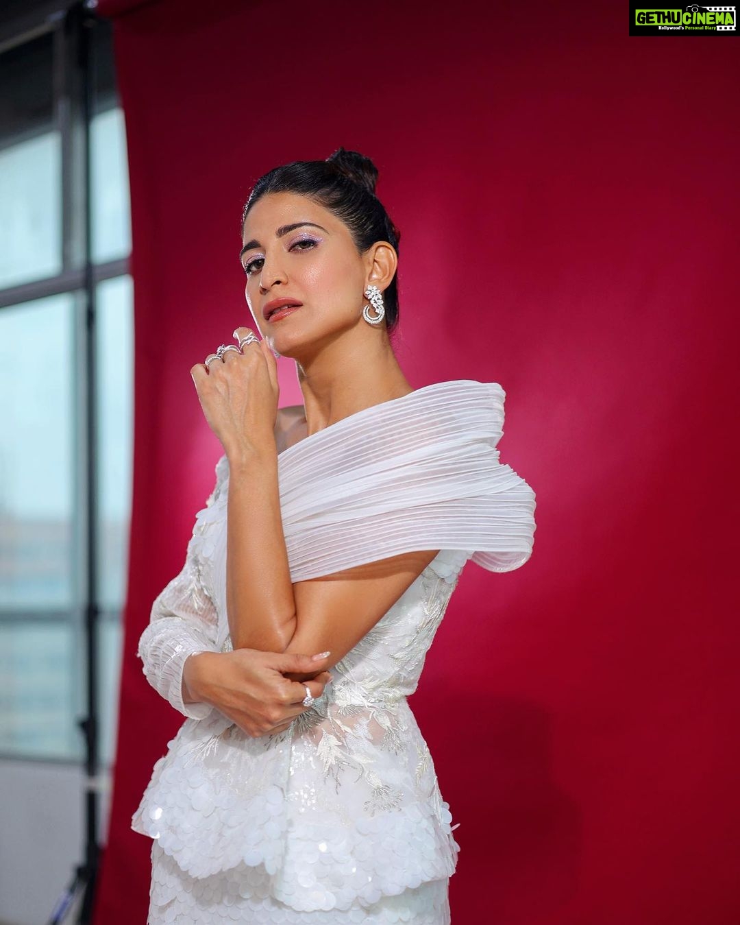 Aahana Kumra Instagram - As soon as you know how to trust yourself you will know how to live ⭐️ All dressed up for the @iwmbuzz digital awards 2023 🥂🫶 Outfit : @tanieyakhanuja Jewellery : @mkjewels_india Heels : @houseofprisca_ Photography : @karanhenry Styling : @juhi.ali Make up and hair : @makeup.artist.anusha #iwmbuzzdigitalawards2023 . . . . #aboutlastnight #alldressedup #awardsnight #awardseason #bestnegativelead #aahanakumra Mumbai - मुंबई