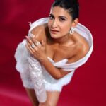 Aahana Kumra Instagram - Much like white, I’m a classic 🤍🕊️🦢🥂 All dressed up for the @iwmbuzz digital awards 2023 🥂🫶 @applausesocial @sonylivindia @juggernaut_in10 Outfit : @tanieyakhanuja Jewellery : @mkjewels_india Heels : @houseofprisca_ Photography : @karanhenry Styling : @juhi.ali Make up and hair : @makeup.artist.anusha #iwmbuzzdigitalawards2023 . . . . #aboutlastnight #alldressedup #awardsnight #awardseason #bestnegativelead #aahanakumra #avrodhthesiegewithin #awards #fashion #redcarpet #redcarpetready #tuesdaymotivation #tuesdaythoughts Mumbai - मुंबई
