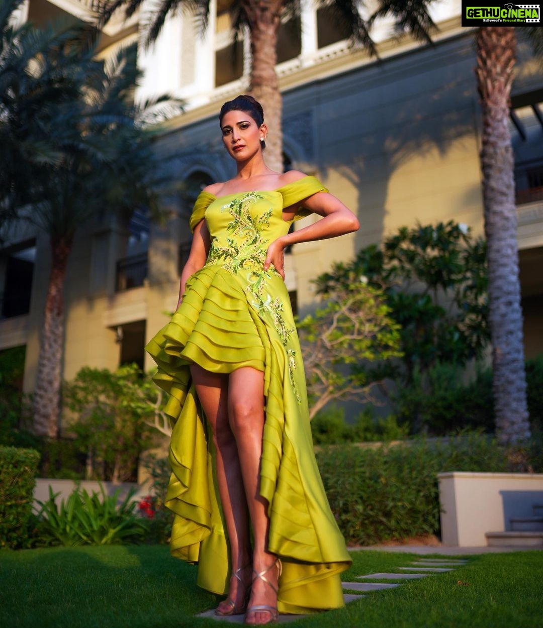 Aahana Kumra Instagram - Green is your Color🪲🪲 Your are Spring 🍃🍃 Dubai x @filmfareme Outfit - @baraviafashion @gulnarbaravia Jewellery - @gaiatreelabel Heels - @lodishoesindia Photography - @valeedanjumofficial Styled by- @juhi.ali Hmu- @makeupbyrosa.uae #awardsnight . . . : #awards #filmfare #uae #dubai #aahanakumra #filmfareme #fashion #actor Palazzo Versace Dubai
