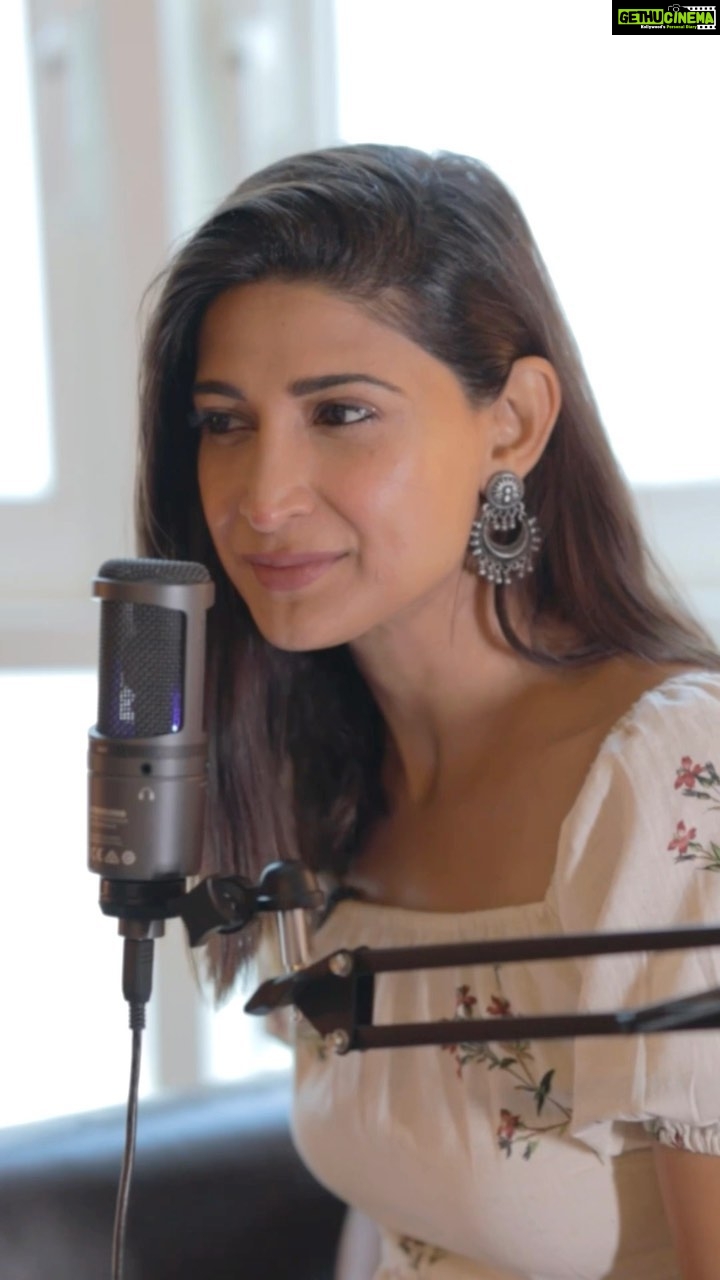 Aahana Kumra Instagram - #PAADcast - Zindagi bohet asaan hai , kabhi ji ker tou daikho Ft @aahanakumra #podcast #parody #spoof #indianreels #reels #instacomedy #pakistanireels #comedy #funny #aahanakumra #dubai #mydubai #uae #pakistan #india