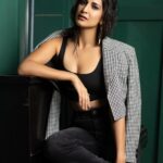 Aahana Kumra Instagram - It was the possibility of the darkness of the night that made the day seem so dark 🖤 Photography : @yashjangidphotography Styling and concept : @abhimanyusinghtomarr Make up and hair : @omsenmakeup . . . . #jaipur #rajasthan #darkness #wednesday #wednesdaywisdom #photography #aahanakumra #summervibes #night Jaipur, Rajasthan