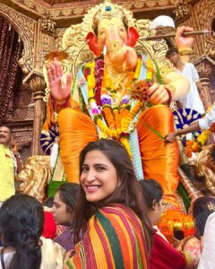 Aahana Kumra Instagram - Mandali aabhaari aahe🌺🙏🫶☀️🌿
Lalbaugcha Ganpati darshan 🌺🙏☀️
#ganpatibappamorya 
.
.
.
.
#ganpati #ganpatibappa #ganpatifestival #ganeshchaturthi #ganesha #ganesh #lalbaughcharaja #lalbaug #aahanakumra